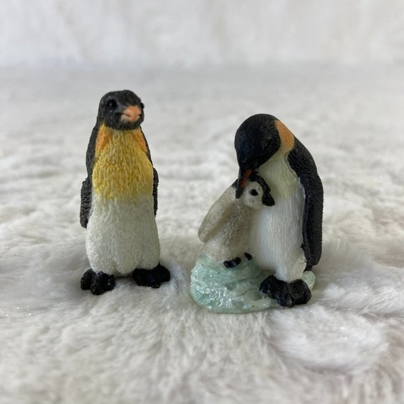 Vintage Stone penguins Mini Figurines  UDC 1996 Figurine 1 1/2" Tall - Picture 1 of 10